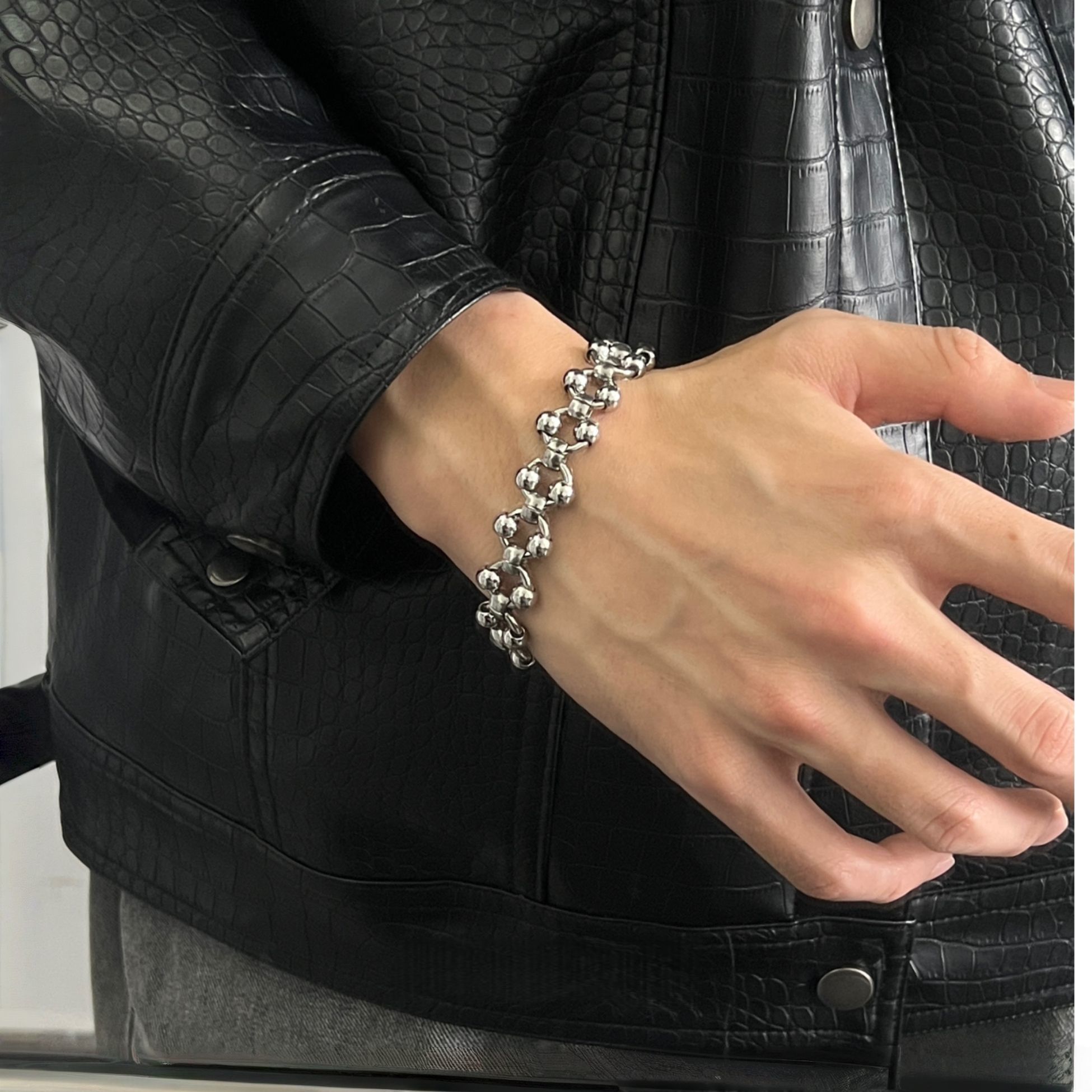 سوار خرز فولاذي مجوف بتصميم با - مراجعة Streetwear Brand Jewelry وسعره