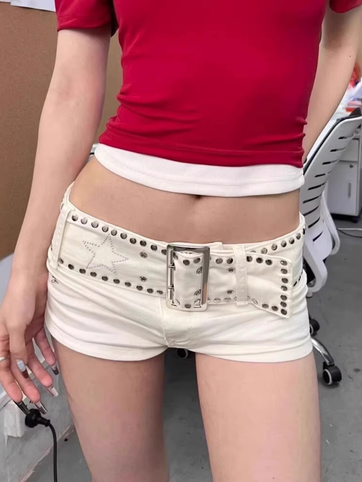 شورت جينز نسائي أبيض بخصر منخف - مراجعة Streetwear Brand Shorts وسعره