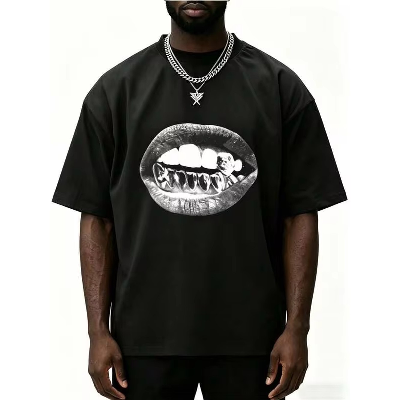 تي شيرت فضفاض كبير الحجم بطباع - مراجعة Streetwear Brand Italy وسعره